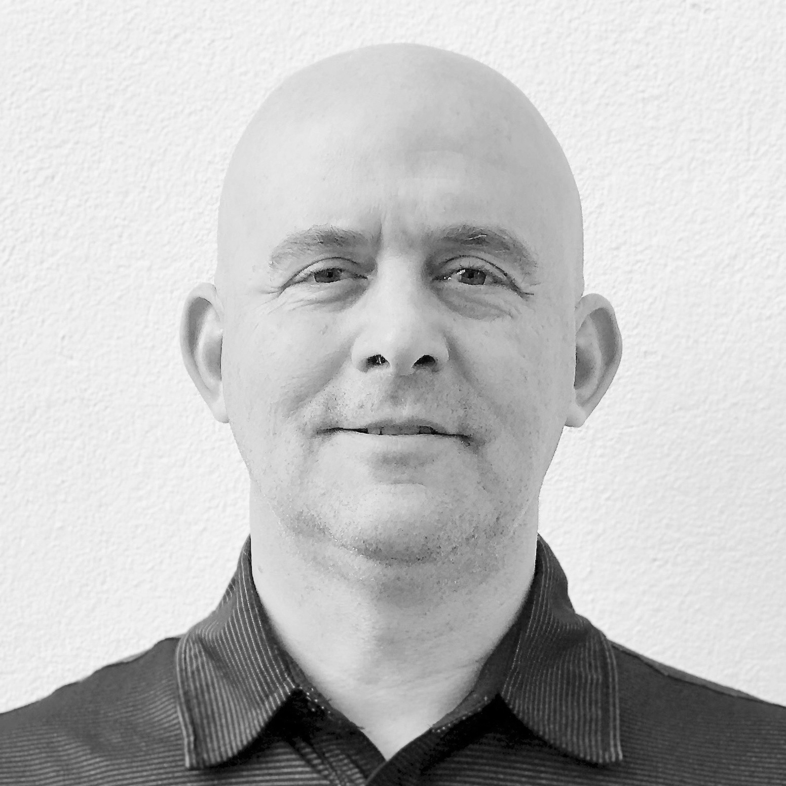 TOMAS CROWDER